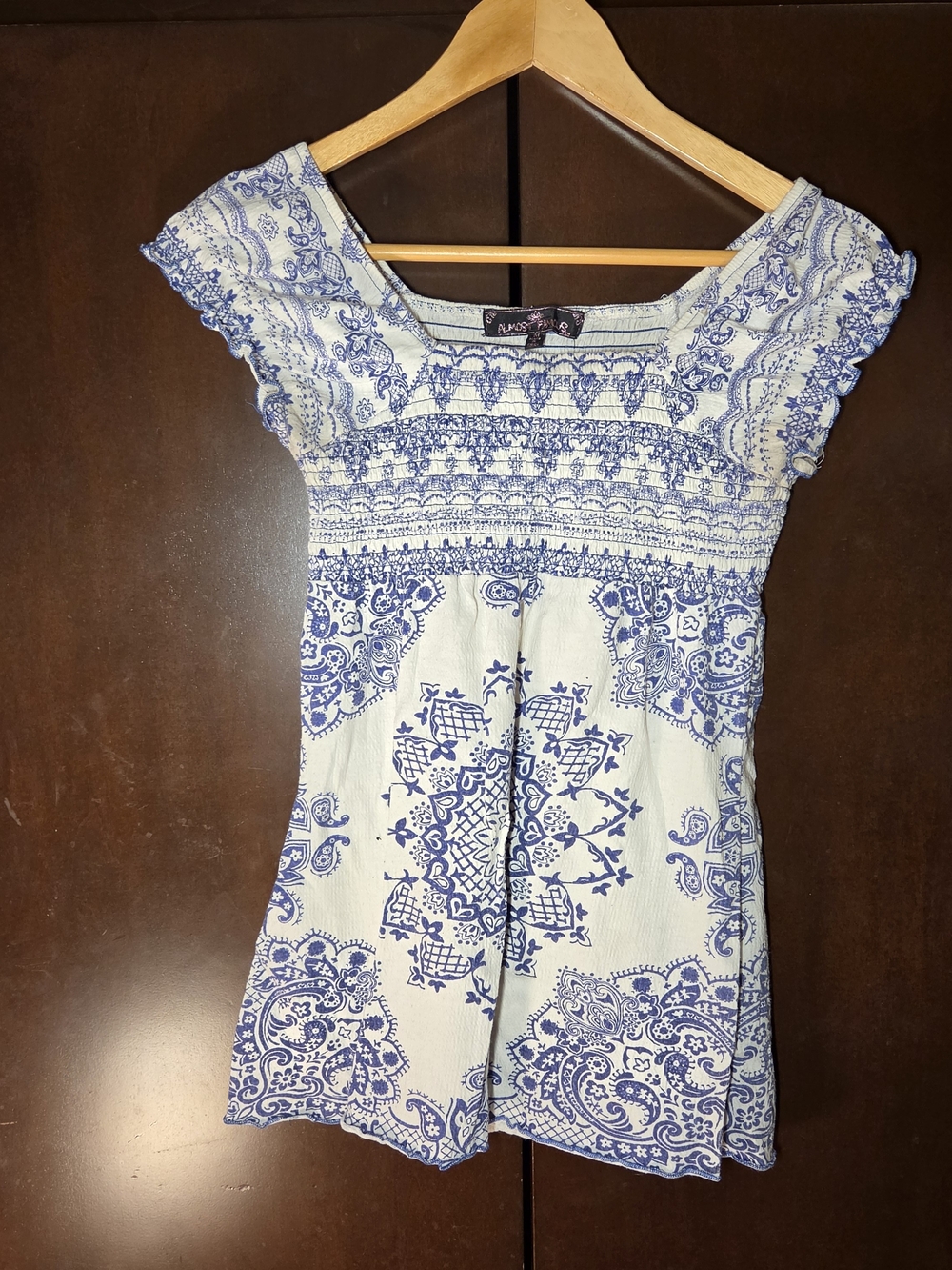 Almost Famous Blue & White Smocked Scoop Neck Tunic Top Size Medium